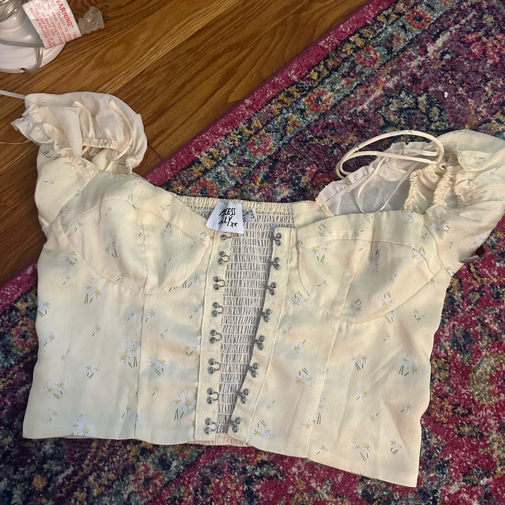 Princess Polly size 10 yellow floral silver clasp front top